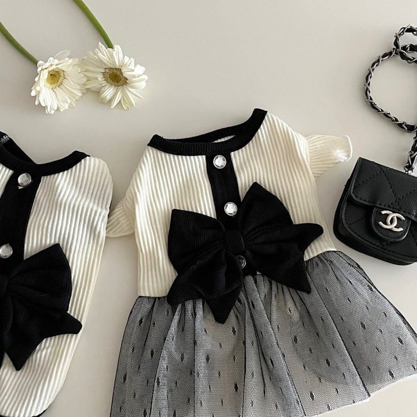 Elegant pet dress with buttons and bow